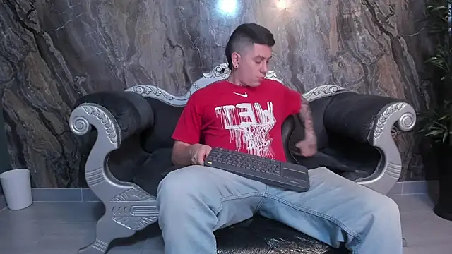 Yeiko Romero  online show from December 24, 2024, 5:34 pm