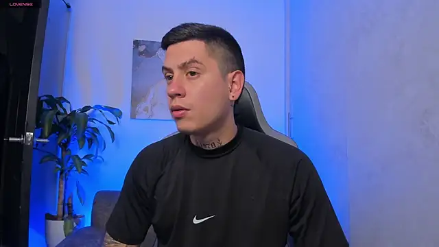 Yeiko Romero  online show from November 27, 2025, 6:21 pm