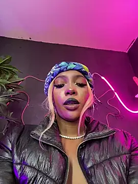 TIFFANYYSTAR online show from October 1, 2025, 3:07 pm