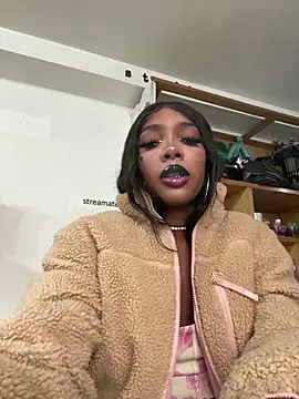 TIFFANYYSTAR online show from November 14, 2025, 4:49 pm