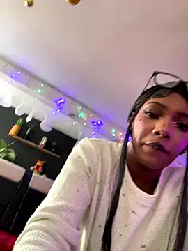 TIFFANYYSTAR online show from December 17, 2025, 5:52 pm