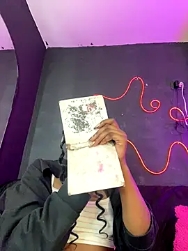 TIFFANYYSTAR online show from December 18, 2025, 4:46 pm