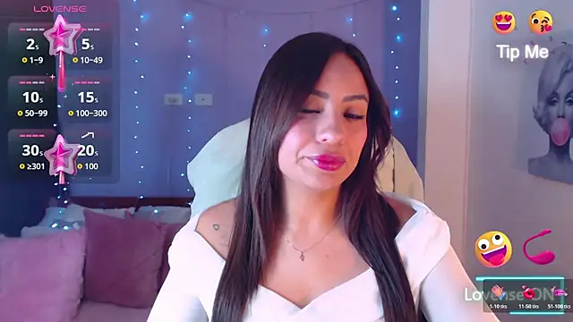 Snapshot of Paulina_627 chatting on January 17, 2026, 4:43 pm Paulina 627 online show from January 17, 2026, 4:43 pm