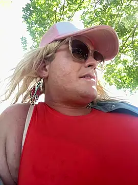 Snapshot of sexuallysubmissiveCD chatting on July 14, 2026, 7:19 pm sexuallysubmissiveCD online show from July 14, 2026, 7:19 pm