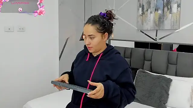 Ayla martinez online show from January 30, 2025, 8:11 am