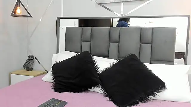 Ayla martinez online show from February 3, 2025, 2:03 am