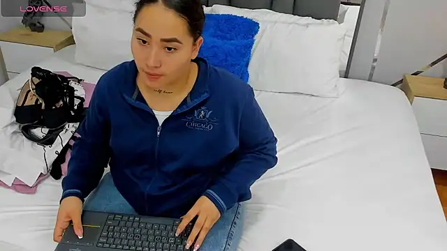 Ayla martinez online show from February 5, 2025, 1:58 am