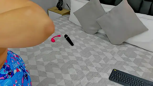 Ayla martinez online show from February 9, 2025, 1:44 am