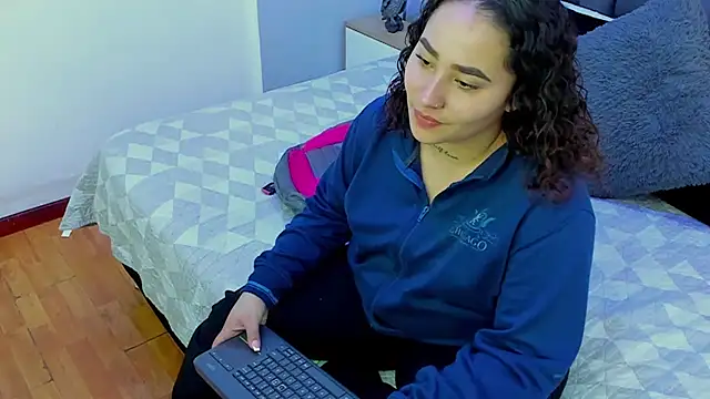 Ayla martinez online show from March 20, 2025, 1:24 am