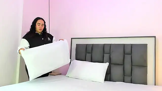 Ayla martinez online show from October 14, 2025, 1:50 am