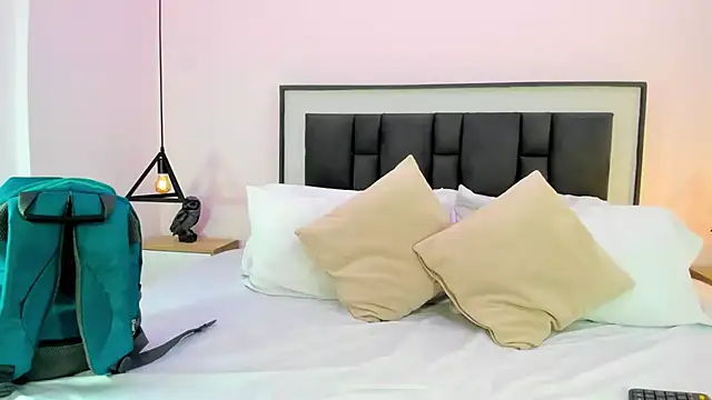 Ayla martinez online show from November 11, 2025, 3:28 am