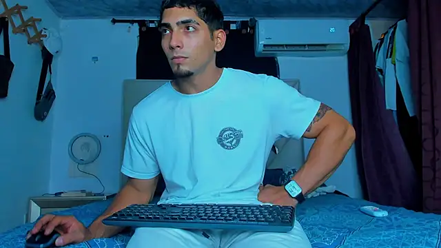 Rich boy01 online show from January 20, 2025, 11:10 pm