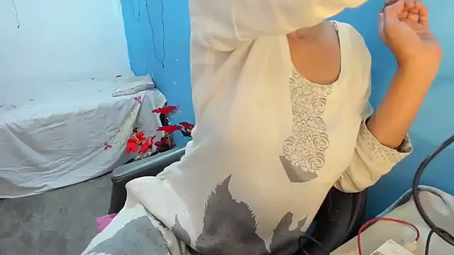 aarjulove online show from November 28, 2025, 10:51 am