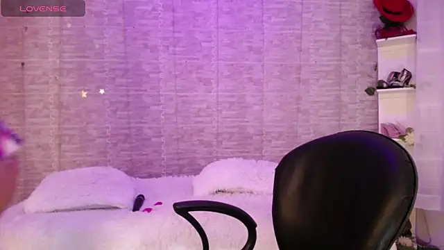 JessicaMuse online show from October 3, 2025, 8:06 pm