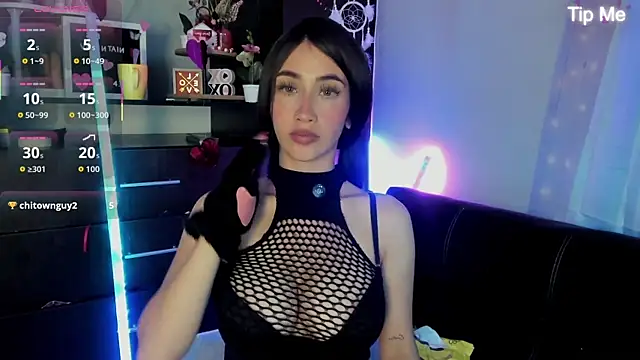 Emilytafur online show from February 18, 2026, 9:33 pm