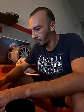 donnuozfutura online show from October 5, 2025, 6:12 am