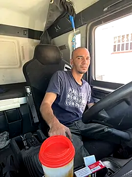 donnuozfutura online show from October 7, 2025, 10:56 am