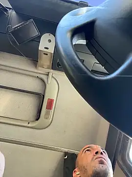 donnuozfutura online show from October 27, 2025, 8:51 am