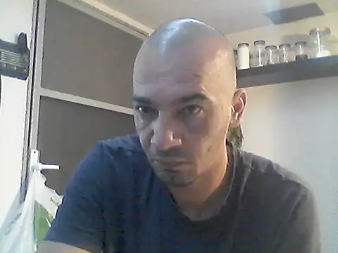 donnuozfutura online show from November 6, 2025, 5:41 am