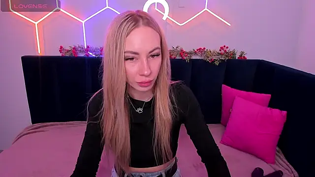 Diana Garrett online show from January 1, 2025, 3:23 am