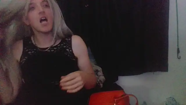 Snapshot of sexyblondetrans chatting on October 4, 2025, 9:40 am sexyblondetrans online show from October 4, 2025, 9:40 am