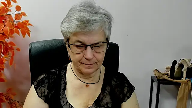 Snapshot of IrisDream chatting on September 29, 2025, 6:18 am IrisDream online show from September 29, 2025, 6:18 am