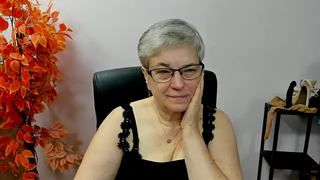 Snapshot of IrisDream chatting on October 15, 2025, 6:35 am IrisDream online show from October 15, 2025, 6:35 am