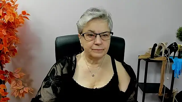 Snapshot of IrisDream chatting on October 27, 2025, 7:23 am IrisDream online show from October 27, 2025, 7:23 am