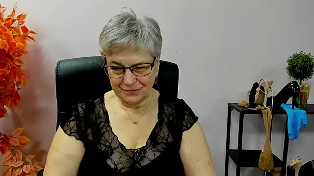 Snapshot of IrisDream chatting on October 31, 2025, 7:20 am IrisDream online show from October 31, 2025, 7:20 am