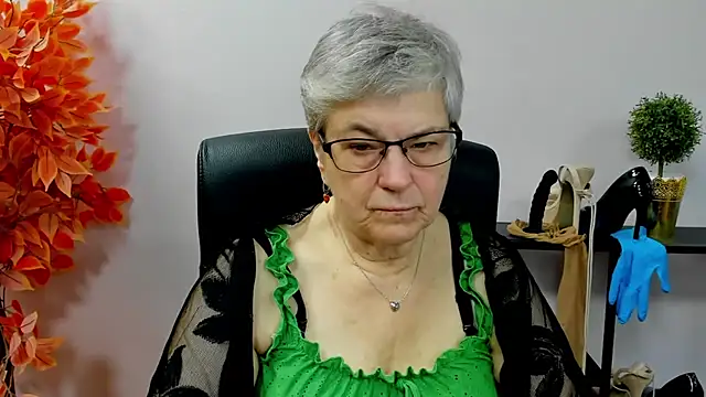 Snapshot of IrisDream chatting on November 7, 2025, 7:30 am IrisDream online show from November 7, 2025, 7:30 am