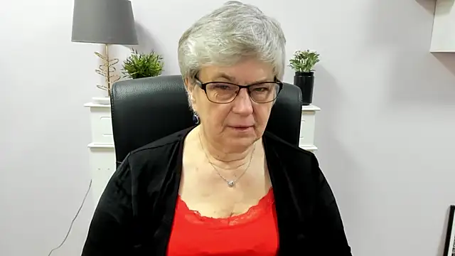Snapshot of IrisDream chatting on April 24, 2026, 6:05 am IrisDream online show from April 24, 2026, 6:05 am