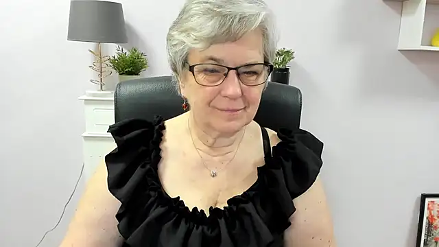 Snapshot of IrisDream chatting on May 8, 2026, 6:19 am IrisDream online show from May 8, 2026, 6:19 am