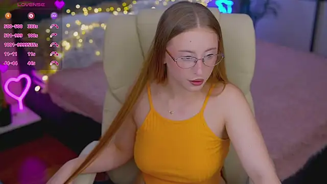 SilverrMoon online show from November 3, 2025, 8:32 pm