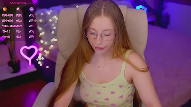 SilverrMoon online show from November 15, 2025, 2:35 pm