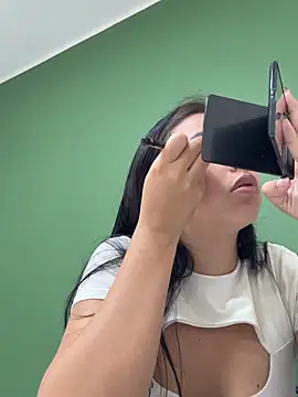 iiris  online show from November 4, 2025, 2:38 pm