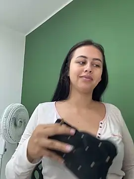 iiris  online show from November 19, 2025, 4:07 pm