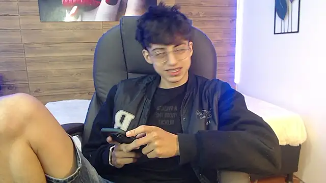 jhoellx online show from December 5, 2024, 12:22 pm