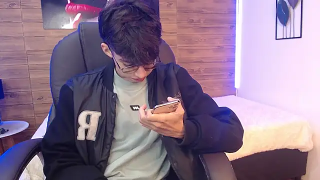 jhoellx online show from December 6, 2024, 12:49 pm