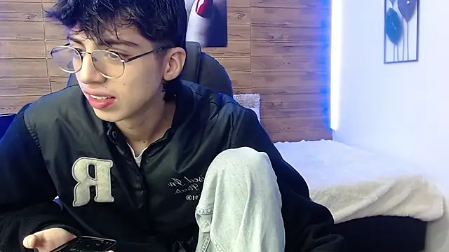 jhoellx online show from December 13, 2024, 12:50 pm