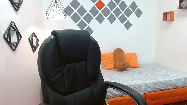 jhoellx online show from December 15, 2024, 1:00 pm