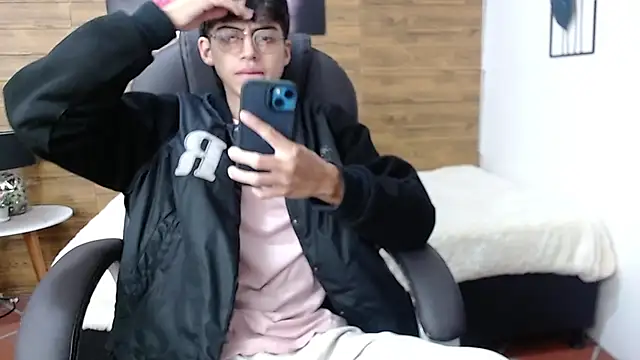 jhoellx online show from December 17, 2024, 12:54 pm