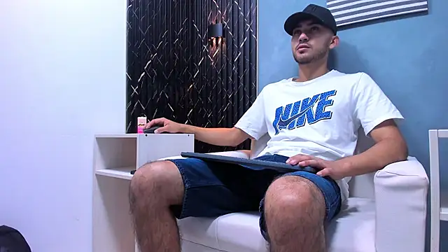 Liam crox online show from December 17, 2024, 7:48 pm