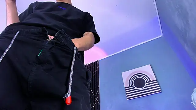 Liam crox online show from December 19, 2024, 7:07 pm