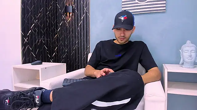 Liam crox online show from December 24, 2024, 8:16 pm