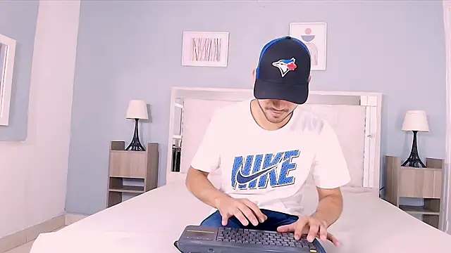 Liam crox online show from December 27, 2024, 2:12 pm