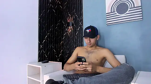 Liam crox online show from December 30, 2024, 7:32 pm