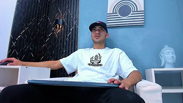 Liam crox online show from January 2, 2025, 12:46 pm