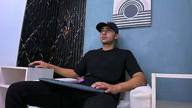 Liam crox online show from January 14, 2025, 7:21 pm