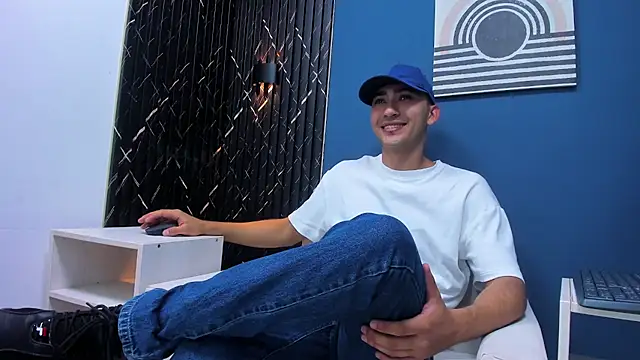 Liam crox online show from January 28, 2025, 7:32 pm