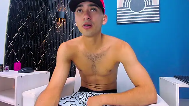 Liam crox online show from February 4, 2025, 11:49 pm